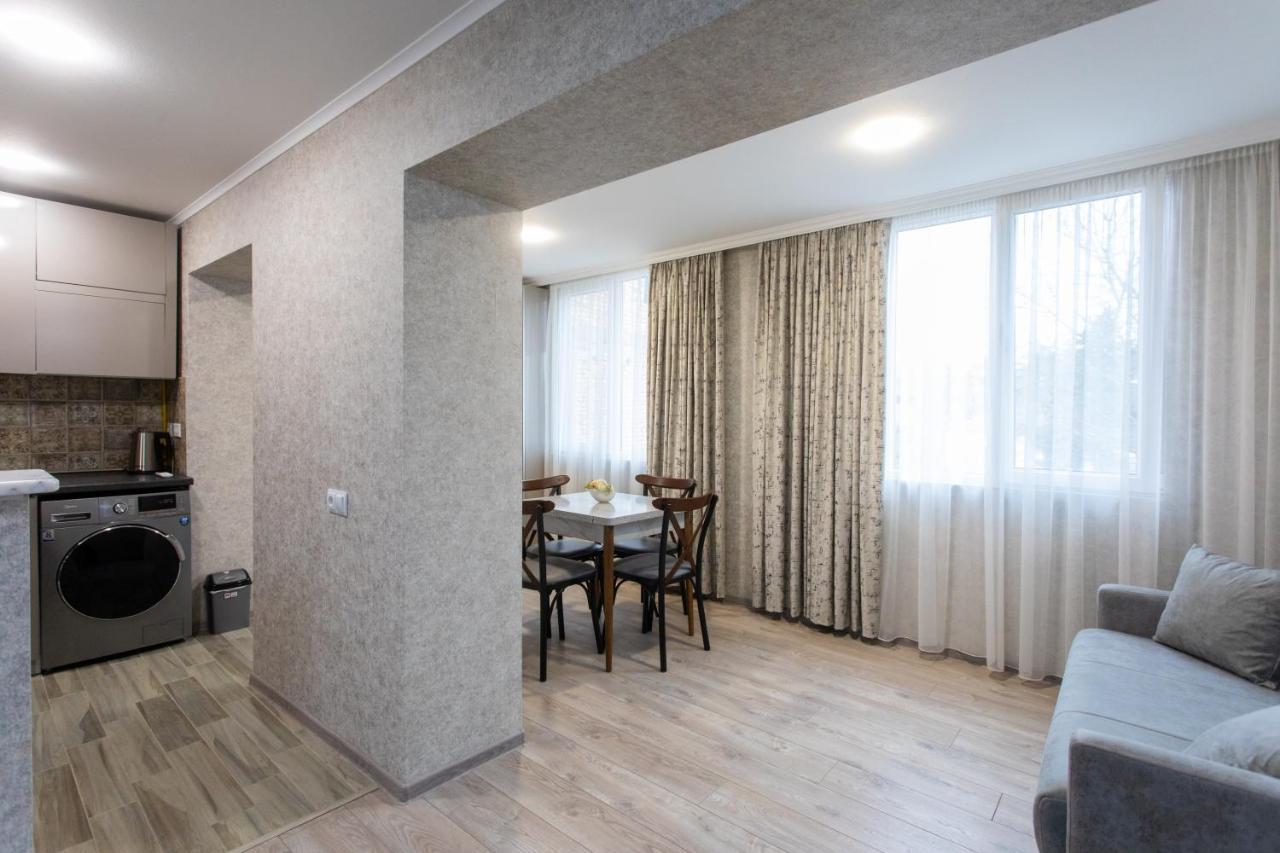 Ninia'S Apartment Kutaisi Esterno foto